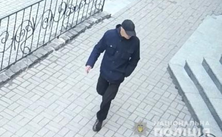 Поліція досі розшукує нападника на черкаського журналіста