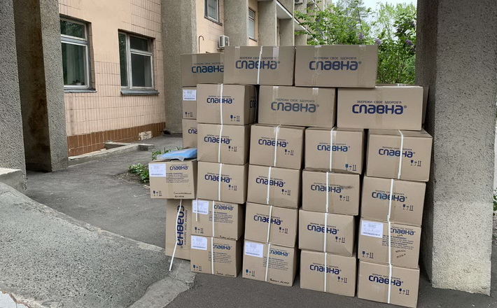 Лісівники Черкащини передали обласній лікарні 1000 протиепідемічних костюмів