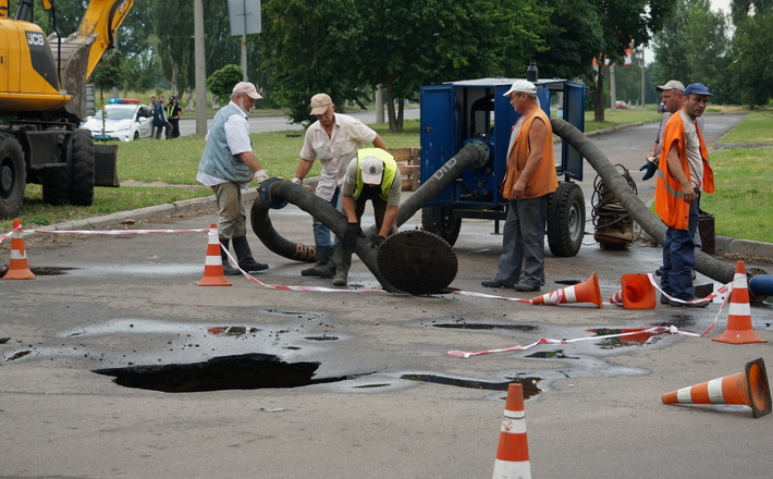 У Черкасах цілодобово ремонтують колектор