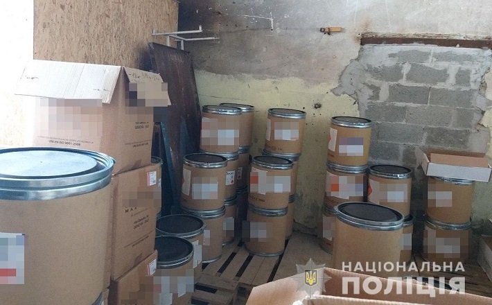 Поліція викрила злочинну організацію, учасники якої незаконно збули чотири тонни пороху з державного підприємства