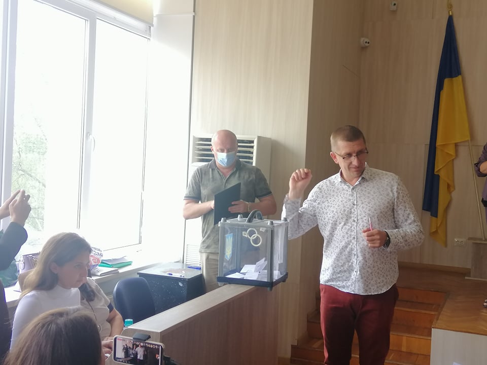 Знову не звільнили: Нищик залишається депутатом і секретарем міської ради