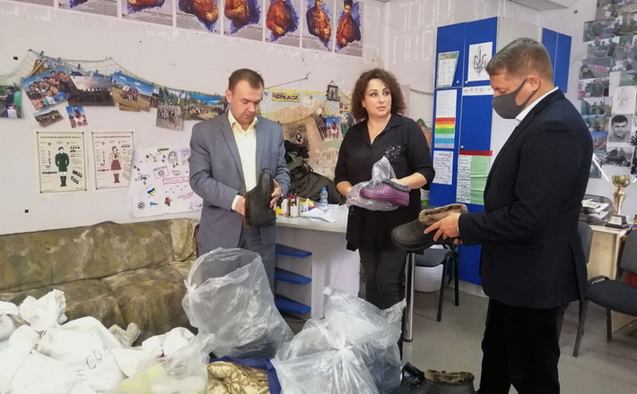 Теплі речі та продукти харчування передадуть представники ЄС постраждалим від пожежі на Луганщині (ФОТО)