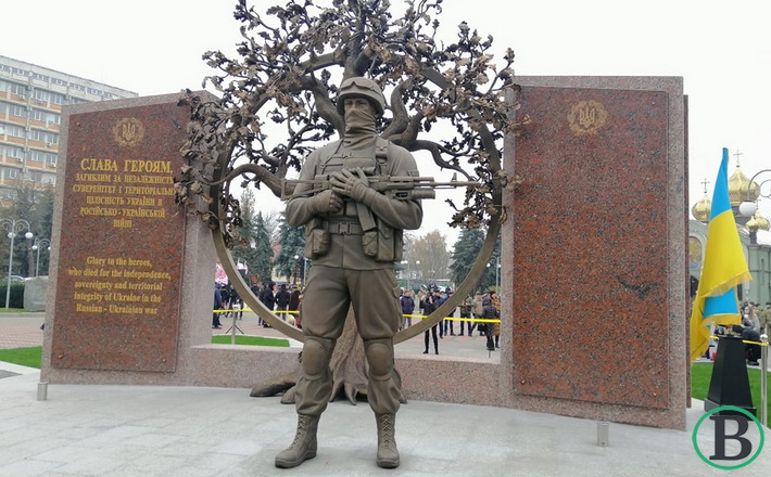 “Ціна миру – це життя”: у Черкасах відкрили меморіальний комплекс учасникам АТО (ФОТО, ВІДЕО)