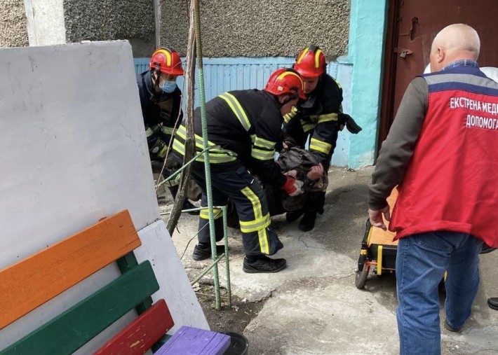 На Сумгаїтській чоловік потрапив до каналізації