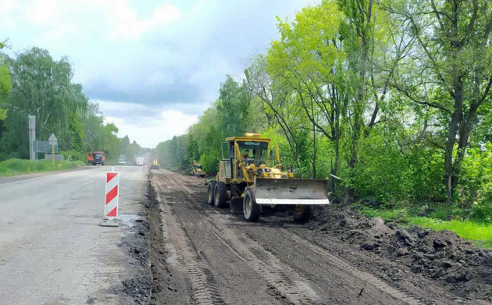 Між селами Легедзино та Доброводи капітально ремонтують дорогу
