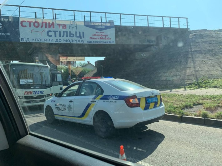 На Смілянській маршрутка збила велосипедистку, вона із численними травмами – в лікарні