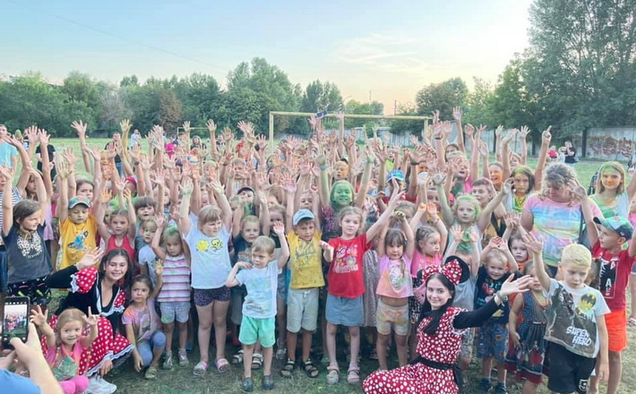 Погляньте на їхні щасливі обличчя: депутат для черкаських дітлахів влаштовує свята (ФОТО)