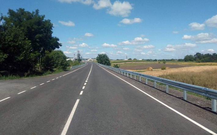 Занедбану трасу за Золотоношею нарешті ремонтують