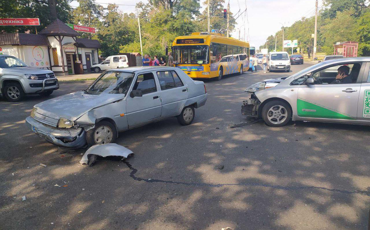 Біля обласної лікарні сталась ДТП з постраждалими