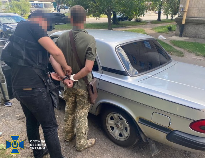 Військовий вимагав хабар за ухилення від служби