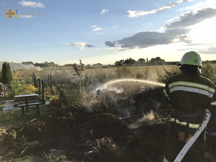 На Уманщині та Звенигородщині рятувальники ліквідували пожежі