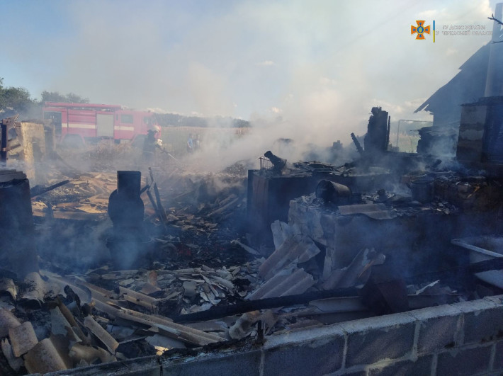 На Черкащині у пожежі знищено великі запаси пшениці, сіна та соломи