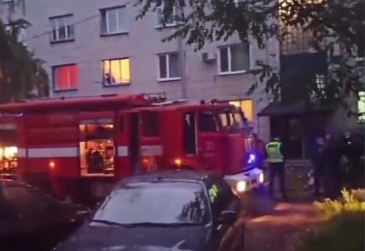 У Черкасах виникла пожежа в гуртожитку (ФОТО, ВІДЕО)