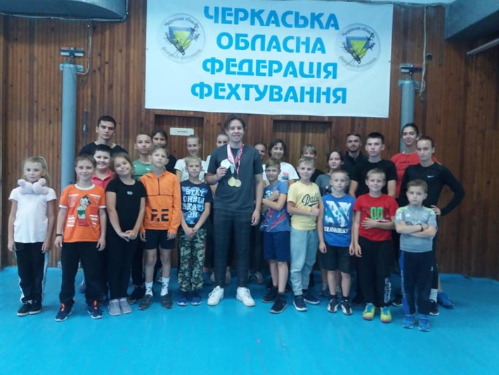 Призер Паралімпійських ігор провів олімпійський урок для юних черкаських фехтувальників