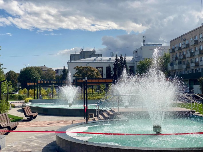 Оновлений сквер “Юність” відкриють уже за три дні (ФОТО)