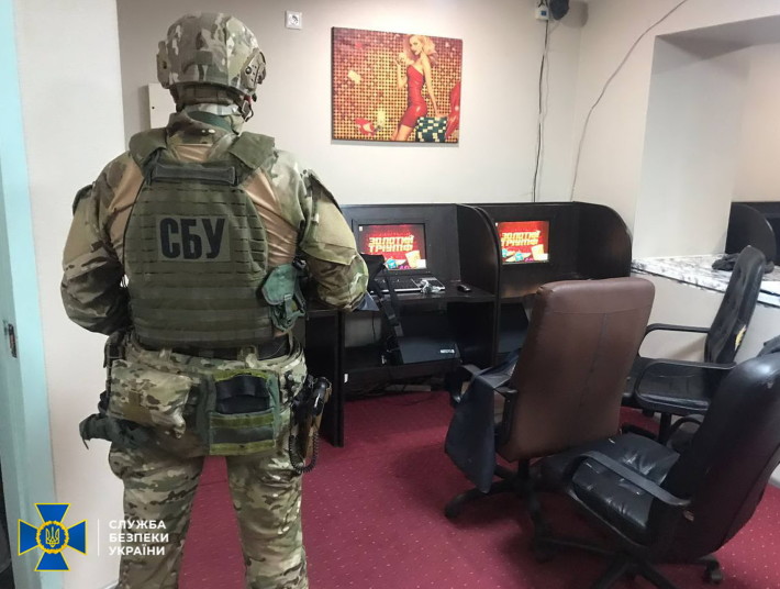 Колишній правоохоронець організував мережу підпільних гральних закладів у Черкасах