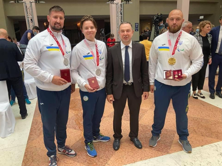 Черкаських паралімпійців відзначили орденами «За заслуги»