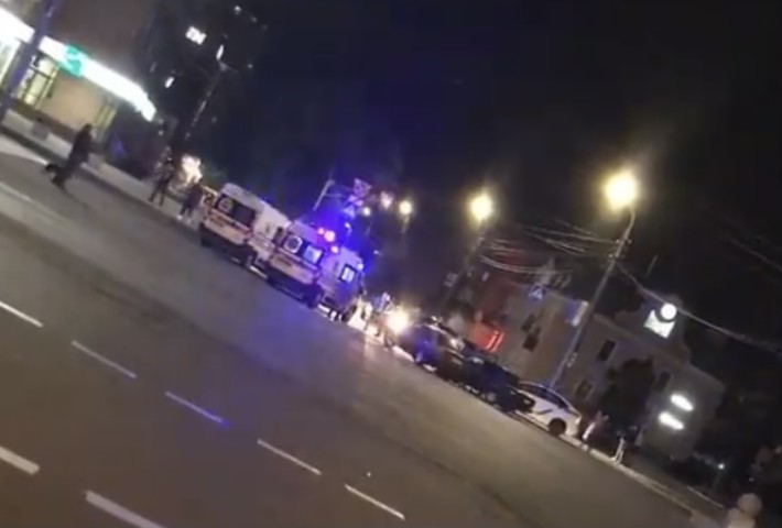 У центрі Черкас, біля одного з ТРЦ зіштовхнулись два автомобілі, є постраждалі