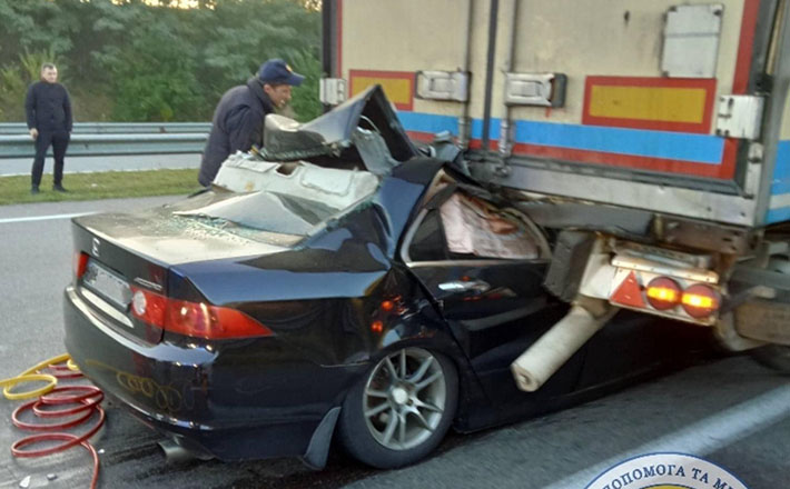 В аварії на Черкащині сильно постраждав водій авто (ФОТО)