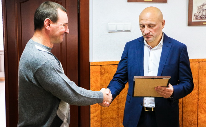 У Черкасах відзначили чемпіона з греко-римської боротьби та його тренера