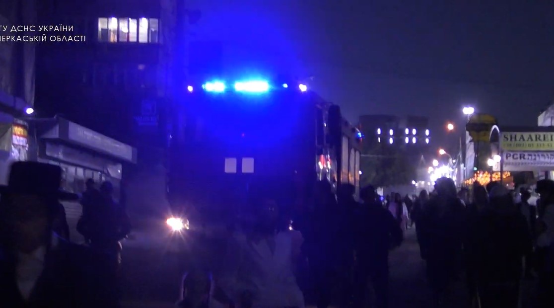 Ліквідовували пожежі та надавали допомогу: як минула ніч Рош-га-Шана в Умані (ВІДЕО)