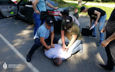 Вимагав хабар за повернення авто: на Черкащині судитимуть поліцейського