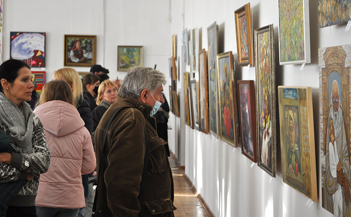 У черкаському музеї презентували виставку до Дня художника
