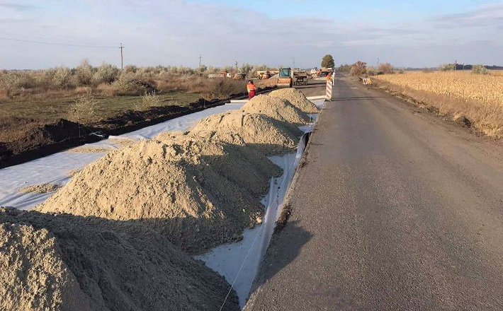 На Золотоніщині продовжили капітальний ремонт автодороги Драбів-Золотоноша