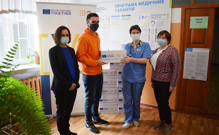 Медикам області передали майже 700 гігієнічних наборів