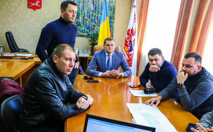 Зроблять вбиральні, навіси від сонця, рятувальні пости та душові: як облаштують пляж “Дахнівський”