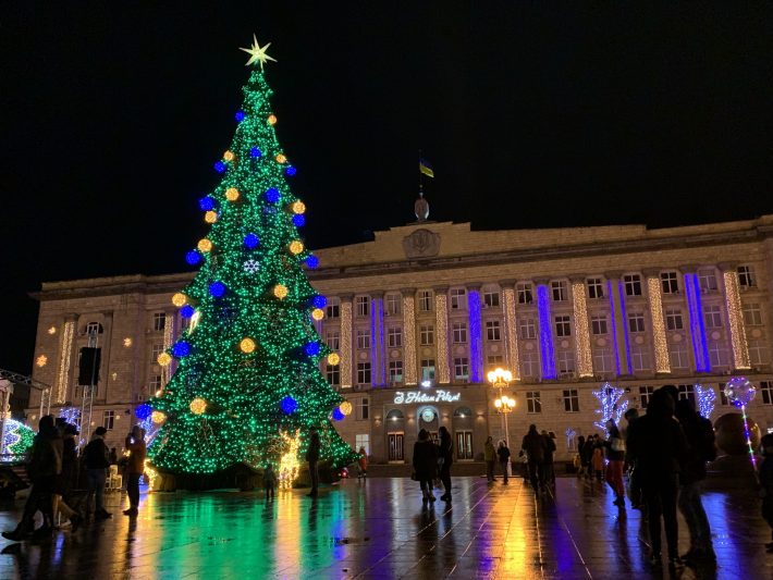 У Черкасах урочисто відкрили головну ялинку міста (ФОТОРЕПОРТАЖ)