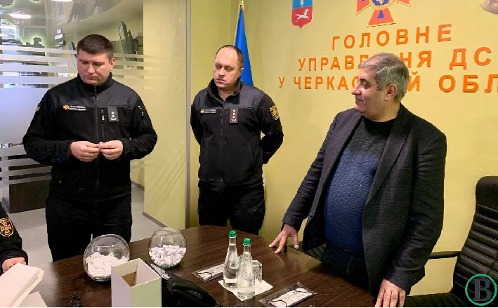 Черкаський меценат провів святкову лотерею в обласному управлінні ДСНС (ФОТО, ВІДЕО)