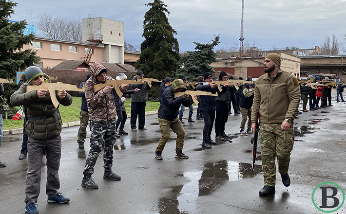 Медицина, озброєння, захист: у Черкасах відбулися масштабні навчання по виживанню у воєнний час (ФОТО)