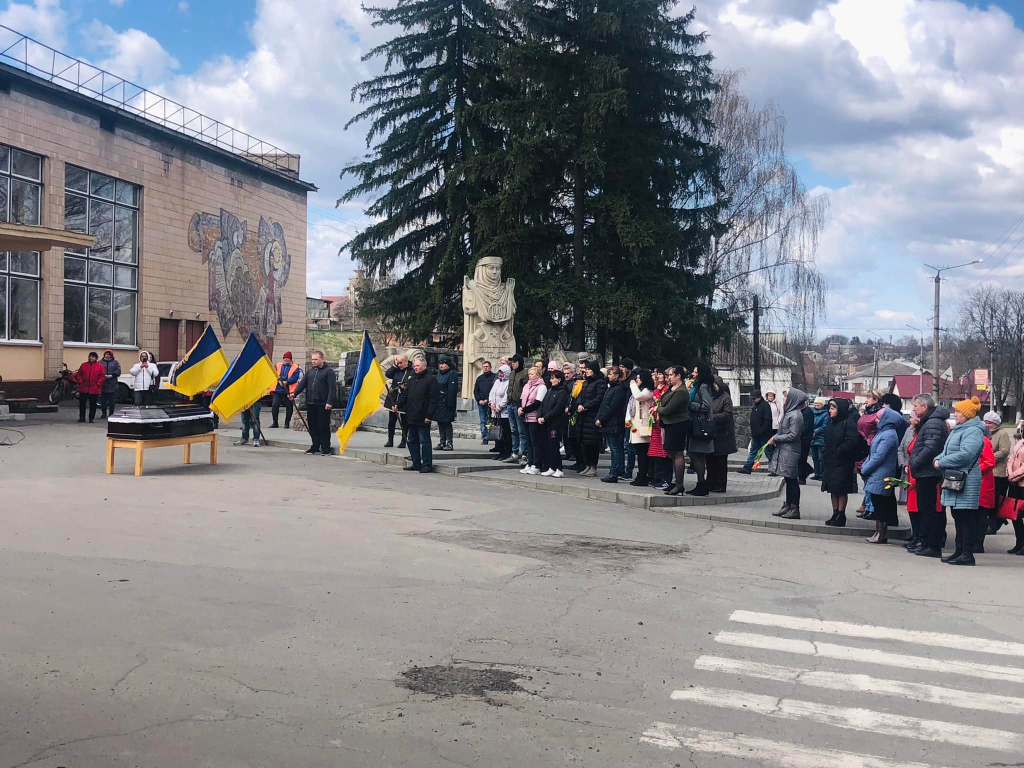 На Звенигородщині попрощалися із сімома військовими, які загинули в боях за Україну (ФОТО)