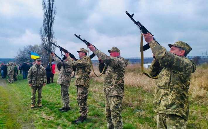 Віддали свої життя за Україну: Черкащина попрощалася з шістьма воїнами