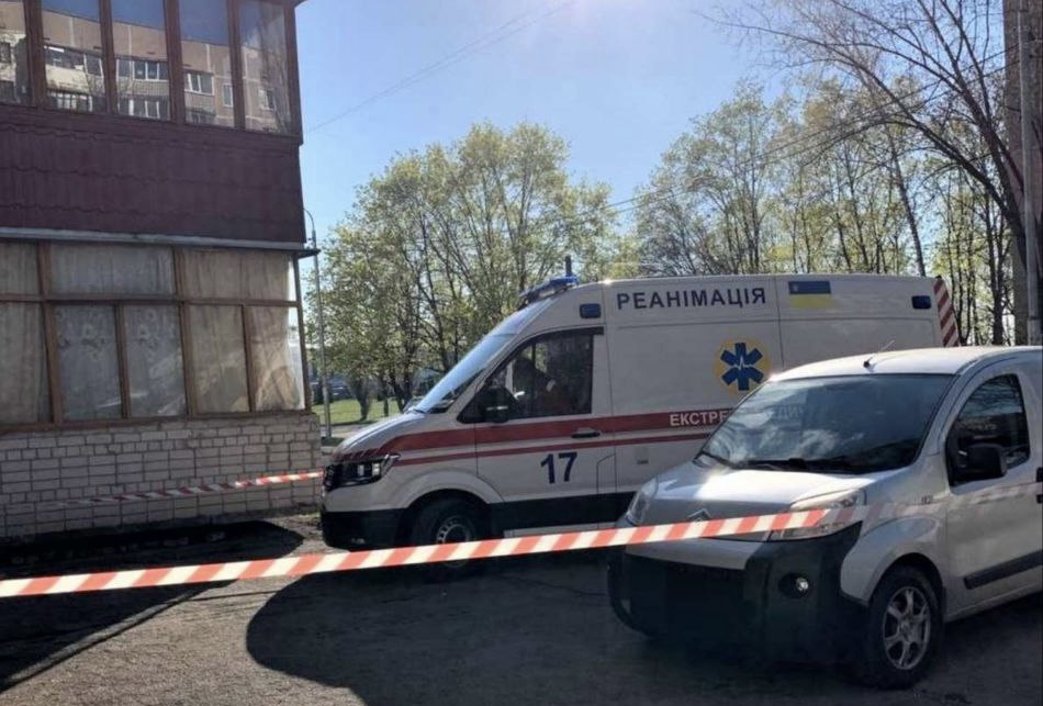Із багатоповерхівки в ПЗР випав чоловік