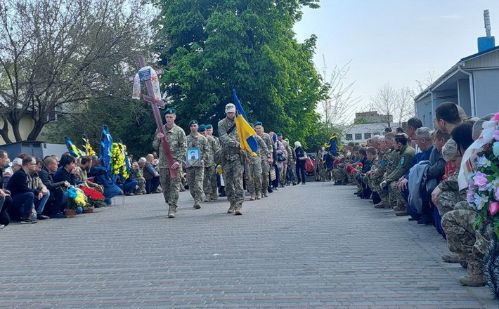 Черкаси попрощалися із захисником, який загинув у Попасній