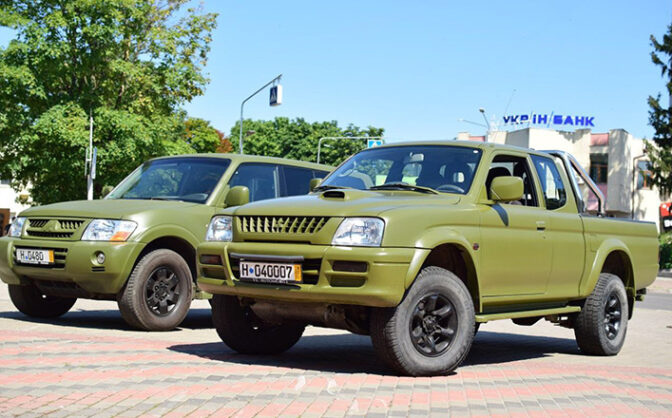 Українським захисникам передали нові автівки з Черкащини