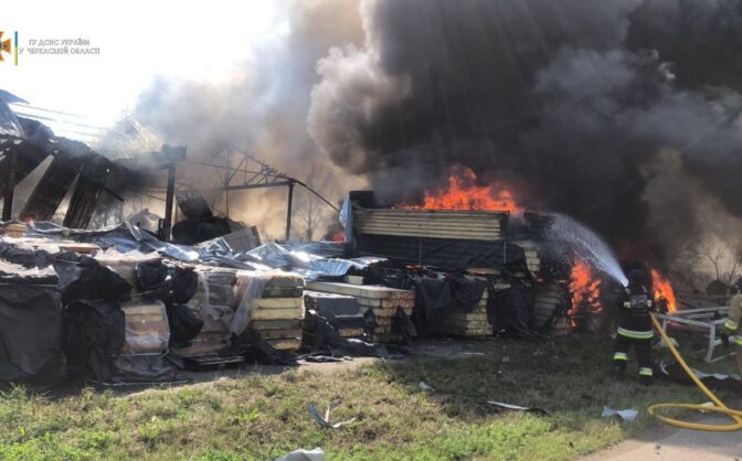 З’явилися фото із місця падіння уламків ворожої ракети на Черкащині