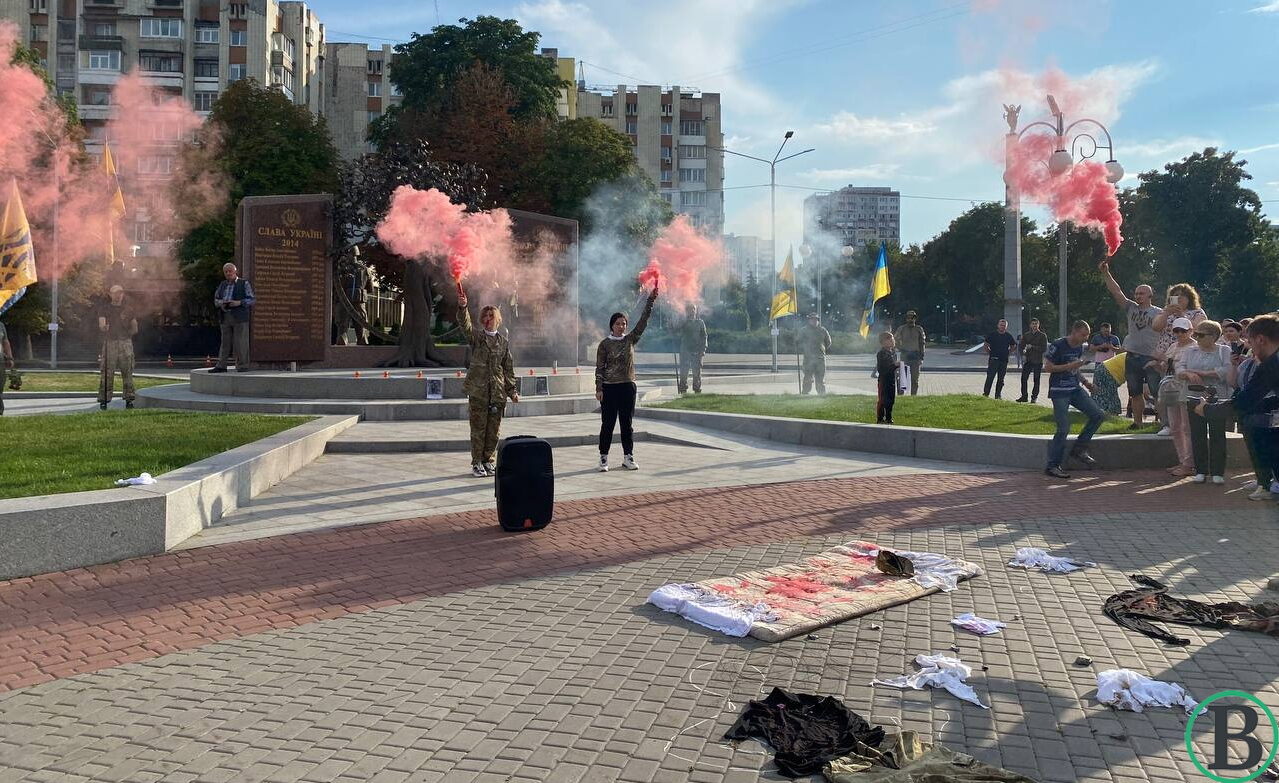 Заради порятунку «азовців»: рідні полонених воїнів влаштували мітинг у Черкасах (ФОТОРЕПОРТАЖ)