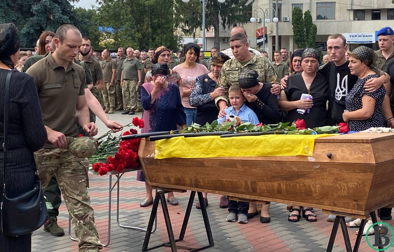 У Черкасах прощаються із загиблим у Маріуполі Героєм (ФОТО)