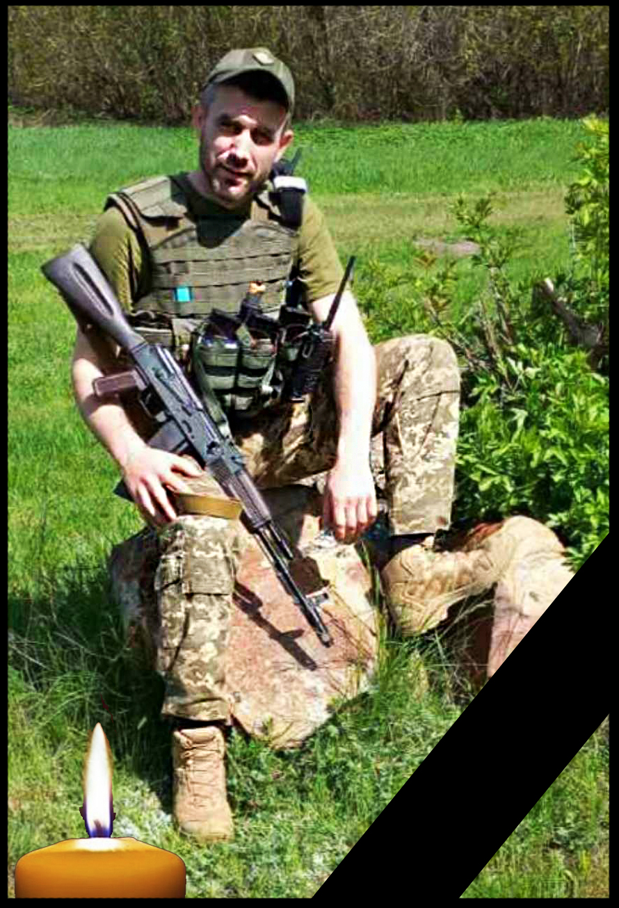 Живим коридором в останню путь проводжали на Черкащині військового