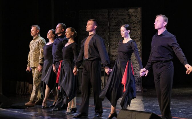 На безпілотник для розвідників: актори черкаського драмтеатру зібрали понад 45 тис. грн