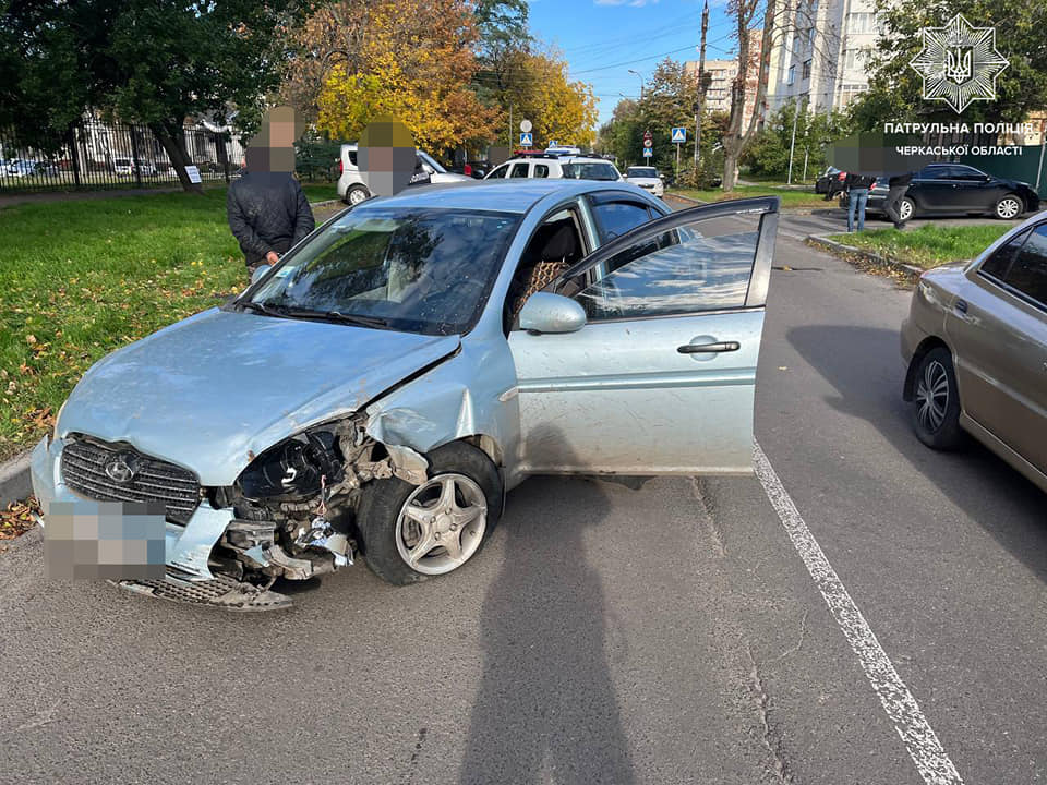 Вкрав автомобіль і втрапив у декілька аварій: черкаські поліцейські переслідували злочинця
