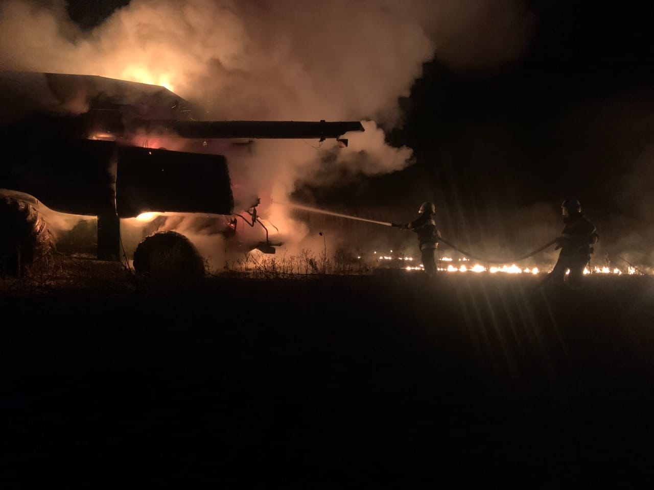 На Звенигородщині під час руху загорівся комбайн