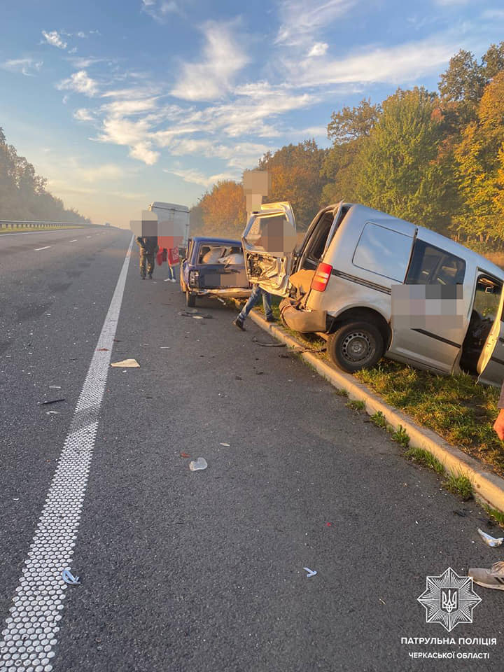 На Черкащині через неуважність сталася потрійна ДТП (ФОТО)
