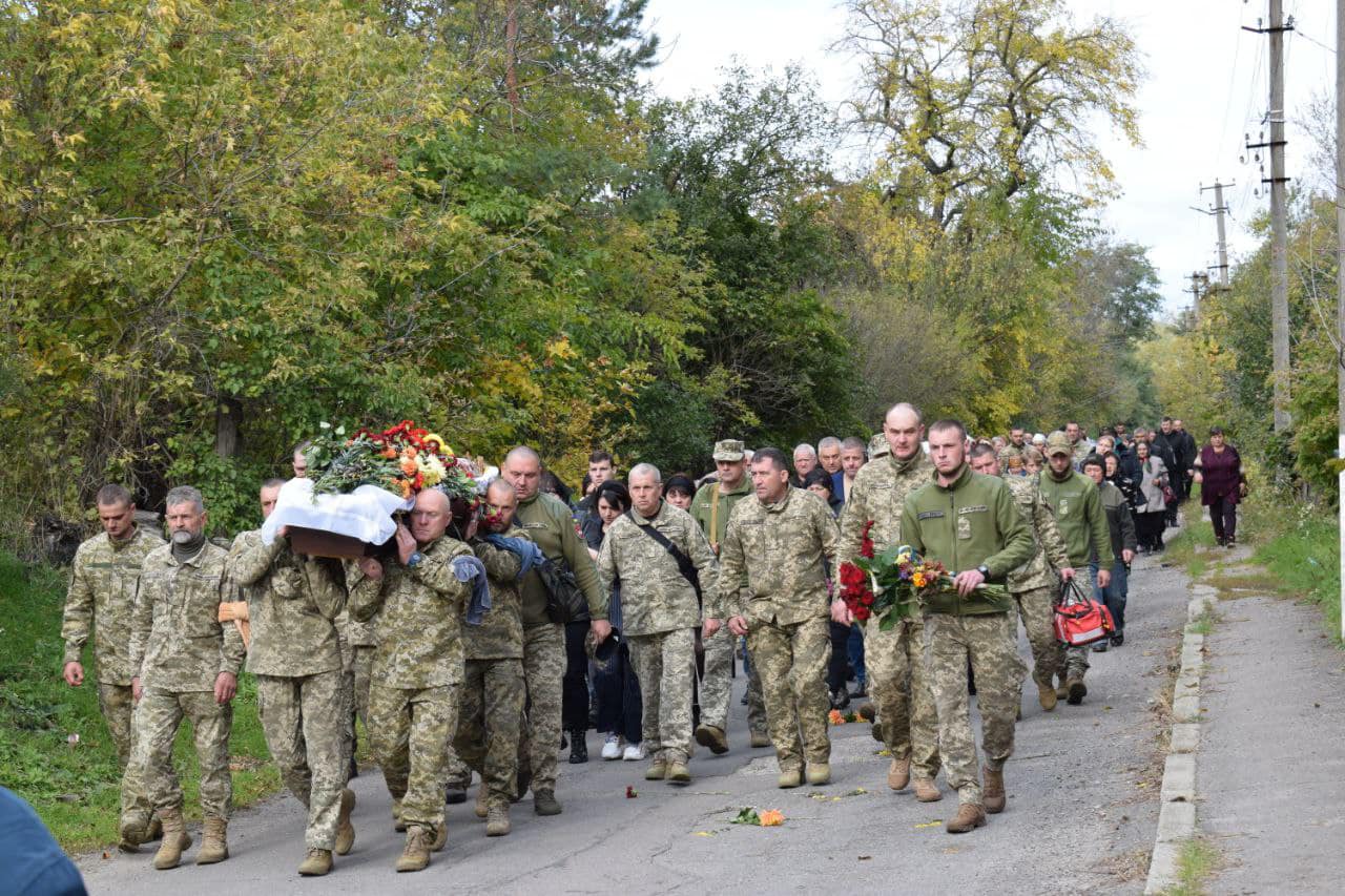Чигиринщина провела в останню путь стрілка-зенітника, який загинув на війні (ФОТО)