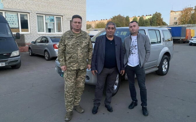 Черкащани передали ще одну автівку для військових (ВІДЕО)