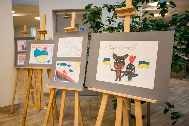 У Литві демонструють створену в Черкасах виставку дитячих малюнків