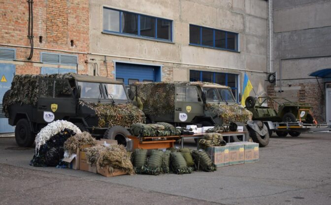 Надійний тил: із Черкащини на фронт відправили автівки й різне обладнання